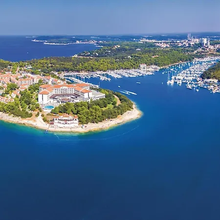 Lovely Apartment In Pula With Wifi *